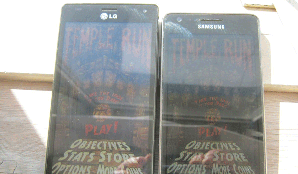 SGS2-vs-LG-Optimus-4X-HD-2